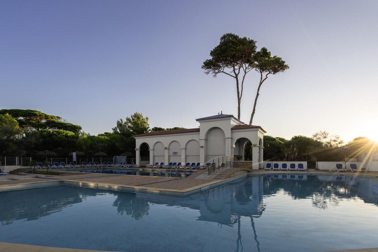 Belambra Clubs Presqu'Ile De Giens - Riviera Beach Club Hyères Екстериор снимка